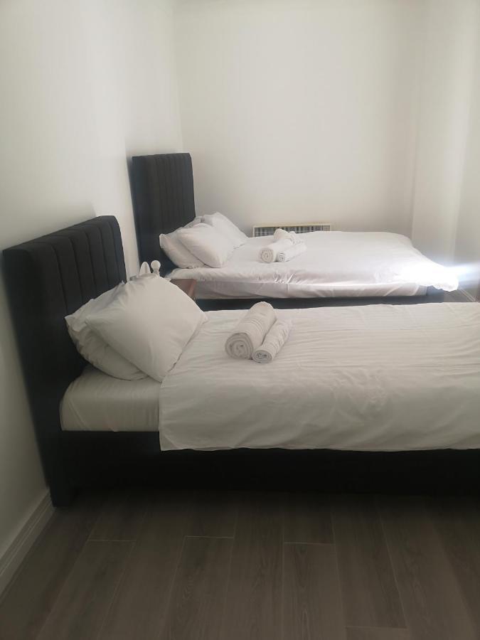 Spacious Entire Flat, 1 Apartment *